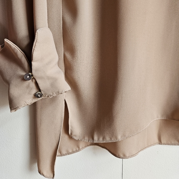 Olivaceous Collared V-Neck Blouse in Women's Small - Picture 2 of 16